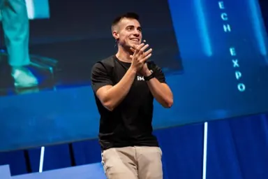 Carrusel móvil: cobertura de evento empresarial con networking