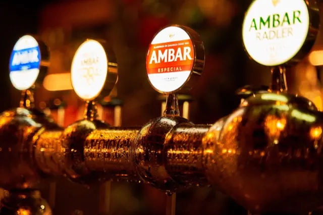 Fotografía de equipo en entorno de trabajo